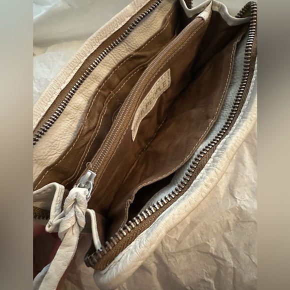 Free People ⭐️ BEAUTIFUL ⭐️LUXE⭐️ LEATHER Embroidered Wallet NWT 🔖 - Picture 4 of 5